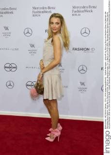 Sophie Hermann - Ankunft zur Minx by Eva Lutz Fashion-Show im Rahmen der Mercedes-Benz Fashion Week Berlin Autumn Winter 2016 am Brandenburger Tor in Berlin am 19.01.2016. Mercedes-Benz Fashion Week Berlin Autumn Winter 2016