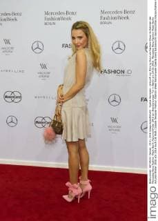 Sophie Hermann - Ankunft zur Minx by Eva Lutz Fashion-Show im Rahmen der Mercedes-Benz Fashion Week Berlin Autumn Winter 2016 am Brandenburger Tor in Berlin am 19.01.2016. Mercedes-Benz Fashion Week Berlin Autumn Winter 2016