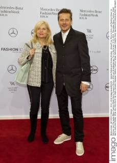 Sabine Postel und Roman Knizka - Ankunft zur Minx by Eva Lutz Fashion-Show im Rahmen der Mercedes-Benz Fashion Week Berlin Autumn Winter 2016 am Brandenburger Tor in Berlin am 19.01.2016. Mercedes-Benz Fashion Week Berlin Autumn Winter 2016