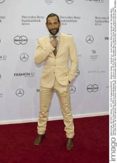 Massimo Sinato - Ankunft zur Laurèl Fashion-Show im Rahmen der Mercedes-Benz Fashion Week Berlin Autumn Winter 2016 am Brandenburger Tor in Berlin am 19.01.2016. Mercedes-Benz Fashion Week Berlin Autumn Winter 2016