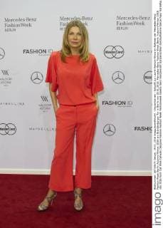 Ursula Karven - Ankunft zur Laurèl Fashion-Show im Rahmen der Mercedes-Benz Fashion Week Berlin Autumn Winter 2016 am Brandenburger Tor in Berlin am 19.01.2016. Mercedes-Benz Fashion Week Berlin Autumn Winter 2016