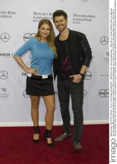 Jana Kilka und Thore Schoelermann - Ankunft zur Laurèl Fashion-Show im Rahmen der Mercedes-Benz Fashion Week Berlin Autumn Winter 2016 am Brandenburger Tor in Berlin am 19.01.2016. Mercedes-Benz Fashion Week Berlin Autumn Winter 2016