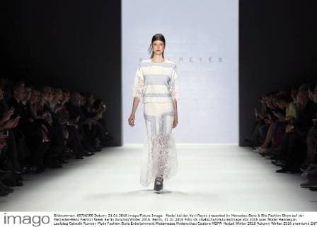 Model bei der Xavi Reyes presented by Mercedes-Benz & Elle Fashion Show auf der Mercedes-Benz Fashion Week Berlin Autumn Winter 2016. Berlin, 21.01.2016 Foto:xS.xGabschx xFuturexImage