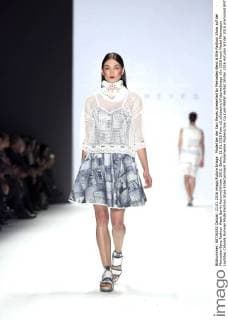 Model bei der Xavi Reyes presented by Mercedes-Benz & Elle Fashion Show auf der Mercedes-Benz Fashion Week Berlin Autumn Winter 2016. Berlin, 21.01.2016 Foto:xS.xGabschx xFuturexImage