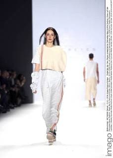 Model bei der Xavi Reyes presented by Mercedes-Benz & Elle Fashion Show auf der Mercedes-Benz Fashion Week Berlin Autumn Winter 2016. Berlin, 21.01.2016 Foto:xS.xGabschx xFuturexImage