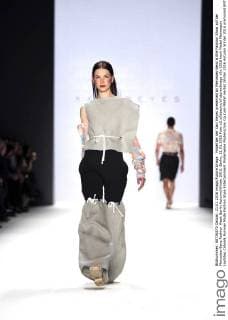 Model bei der Xavi Reyes presented by Mercedes-Benz & Elle Fashion Show auf der Mercedes-Benz Fashion Week Berlin Autumn Winter 2016. Berlin, 21.01.2016 Foto:xS.xGabschx xFuturexImage