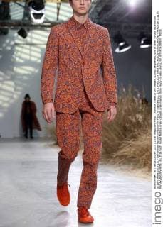A model takes to the catwalk during the presentation of Issey Miyake s collection as part of the 2016-1017 Fall-Winter fashion collection in Paris, on January 21, 2016.  PAR20160121105 MAYAxVIDON-WHITE
