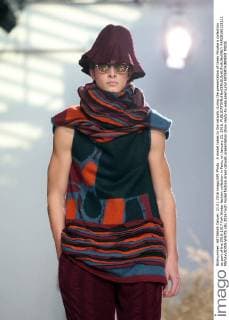 A model takes to the catwalk during the presentation of Issey Miyake s collection as part of the 2016-1017 Fall-Winter fashion collection in Paris, on January 21, 2016.  PAR20160121111 MAYAxVIDON-WHITE