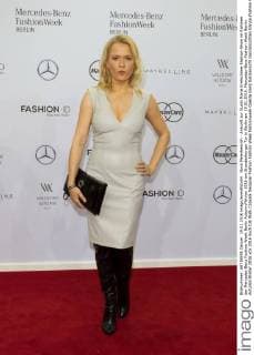 Nova Meierhenrich - Ankunft zur Guido Maria Kretschmer Fashion-Show im Rahmen der Mercedes-Benz Fashion Week Berlin Autumn Winter 2016 am Brandenburger Tor in Berlin am 19.01.2016. Mercedes-Benz Fashion Week Berlin Autumn Winter 2016
