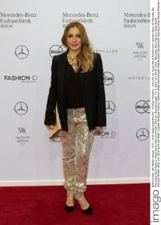 Simone Thomalla - Ankunft zur Guido Maria Kretschmer Fashion-Show im Rahmen der Mercedes-Benz Fashion Week Berlin Autumn Winter 2016 am Brandenburger Tor in Berlin am 19.01.2016. Mercedes-Benz Fashion Week Berlin Autumn Winter 2016