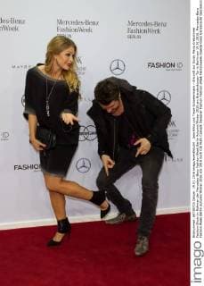 Jana Kilka und Thore Schoelermann - Ankunft zur Guido Maria Kretschmer Fashion-Show im Rahmen der Mercedes-Benz Fashion Week Berlin Autumn Winter 2016 am Brandenburger Tor in Berlin am 19.01.2016. Mercedes-Benz Fashion Week Berlin Autumn Winter 2016