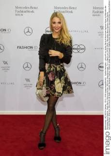 Sophie Hermann - Ankunft zur Guido Maria Kretschmer Fashion-Show im Rahmen der Mercedes-Benz Fashion Week Berlin Autumn Winter 2016 am Brandenburger Tor in Berlin am 19.01.2016. Mercedes-Benz Fashion Week Berlin Autumn Winter 2016