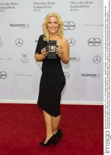 Jennifer Knaeble - Ankunft zur Guido Maria Kretschmer Fashion-Show im Rahmen der Mercedes-Benz Fashion Week Berlin Autumn Winter 2016 am Brandenburger Tor in Berlin am 19.01.2016. Mercedes-Benz Fashion Week Berlin Autumn Winter 2016