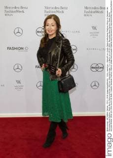 Vicky Leandros - Ankunft zur Guido Maria Kretschmer Fashion-Show im Rahmen der Mercedes-Benz Fashion Week Berlin Autumn Winter 2016 am Brandenburger Tor in Berlin am 19.01.2016. Mercedes-Benz Fashion Week Berlin Autumn Winter 2016