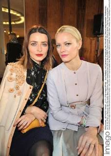 Eva Padberg und Franziska Knuppe bei der Ankunft zur Marina Hoermanseder Modenschau am 21.01.2016 im Rahmen der Mercedes-Benz Fashion Week Herbst Winter 2016 in Berlin MBFW Fashionweek 2016 in Berlin- Marina Hoermanseder Fashionshow 