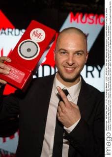 - LINT, BELGIUM: Stan Van Samang pictured during the ninth edition of the MIA s (Music Industry Award) award show, in Lint, Thursday 21 January 2016. The MIA awards are handed out by the VRT and Kunstenpunt.  JAMESxARTHURxGEKIERE 04778950