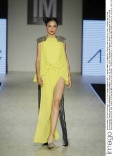 A model wears a creation by brand Aviesc during the third and last day of the International Fashion Week of Guadalajara, in Guadalajara, Mexico, 21 January 2016. International Fashion Week of Guadalajara !ACHTUNG: NUR REDAKTIONELLE NUTZUNG!  MEX30 20160122-635890294215712673