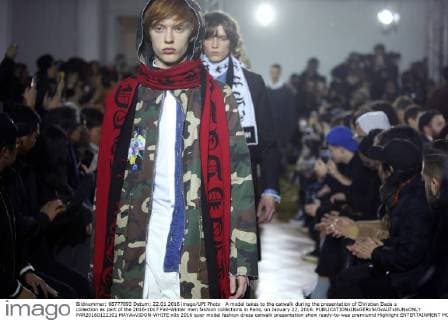 A model takes to the catwalk during the presentation of Christian Dada s collection as part of the 2016-1017 Fall-Winter men fashion collections in Paris, on January 22, 2016.  PAR20160122101 MAYAxVIDON-WHITE