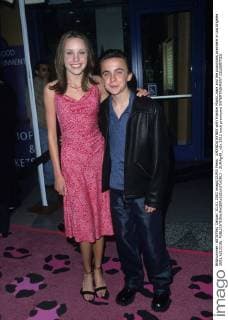 AMANDA BYNES with Frankie Muniz.Josie and the pussycats premiere in Los Angeles 2001.k21521fb. - ZUMAg49_