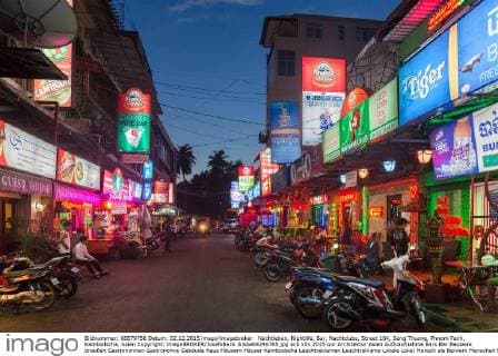 Nachtleben, Nightlife, Bar, Nachtclubs, Street 104, Seng Thuong, Phnom Penh, Kambodscha, Asien Copyright: imageBROKER/JosefxBeck iblsbe04296765.jpg