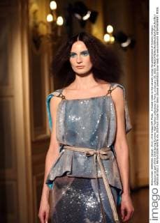 A model takes to the catwalk during the presentation of Antonio Ortega s collection as part of the 2016 Spring Summer High Fashion collections in Paris, on January 25, 2016.  PAR20160125111 MAYAxVIDON-WHITE