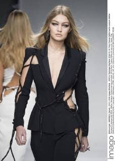 204232 Marineau Starface 2016-01-24 Paris France Defile haute couture Atellier Versace Printemps été 2016. Atelier Versace, Couture spring-summer 2016,Paris, France Editorial use only Hadid, Gigi  Copyright: xMarineaux STAR_204232_105