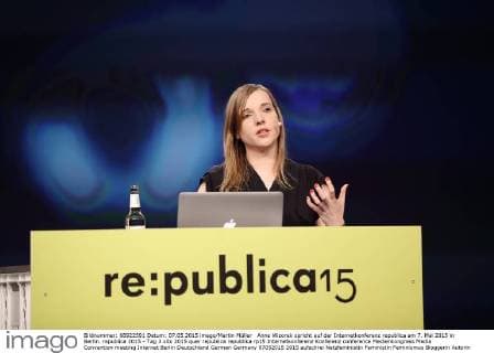 Berühmte Feministinnen, Anne Wizorek Anne Wizorek spricht auf der Internetkonferenz republica am 7. Mai 2015 in Berlin. republica 2015 - Tag 3