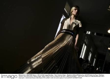 Paris Fashion Week - Stephane Rolland Modenschau 204273 Julien de Rosa Starface 2016-01-26 France Paris Fashion week. Defilé Haute Couture Printemps été 2016. Stéphane Rolland. _sans_perso  Copyright: xJulienxdexRosax xStarfacex STAR_204273_004