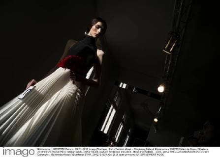 Paris Fashion Week - Stephane Rolland Modenschau 204273 Julien de Rosa Starface 2016-01-26 France Paris Fashion week. Defilé Haute Couture Printemps été 2016. Stéphane Rolland. _sans_perso  Copyright: xJulienxdexRosax xStarfacex STAR_204273_005
