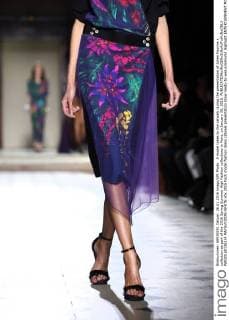A model takes to the catwalk during the presentation of Julien Fournie s collection as part of the 2016 Spring Summer High Fashion collections in Paris, on January 26, 2016.  PAR20160126114 MAYAxVIDON-WHITE