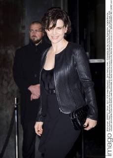 Paris Fashion Week - Prominente bei der Armani Modenschau Juliette Binoche - Paris Fashion Week, Modenschau Giorgio Armani - 26 01 2016 JBAutissier Panoramic 