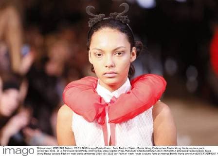 Paris Fashion Week - Bowie Wong Modenschau Bowie Wong Haute couture paris printemps 2016. at Le Peninsula Hotel Paris, 644 cordon press Cordon Press  alfonsoxjimenezxvalero Bowie Wong Haute couture Fashion week paris printemps 2016