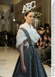 Paris Fashion Week - Bowie Wong Modenschau Bowie Wong Haute couture paris printemps 2016. at Le Peninsula Hotel Paris, 644 cordon press Cordon Press  alfonsoxjimenezxvalero Bowie Wong, Haute couture Fashion week paris printemps 2016