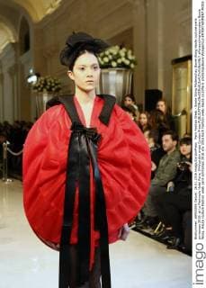Paris Fashion Week - Bowie Wong Modenschau Bowie Wong Haute couture paris printemps 2016. at Le Peninsula Hotel Paris, 644 cordon press Cordon Press  alfonsoxjimenezxvalero Bowie Wong, Haute couture Fashion week paris printemps 2016