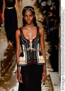 204338 Marineau Starface 2016-01-27 Hotel Salomon de Rothschild - 11 Ru Paris France Paris Fashion week. Defilé Haute Couture Printemps été 2016 Valentino. Valentino, Couture spring-summer 2016, Paris, France _sans_perso  Copyright: xMarineaux STAR_204338_116