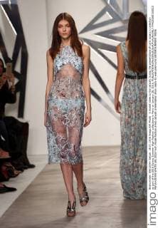 A model takes to the catwalk during the presentation of Loris Azzaro s collection as part of the 2016 Spring Summer High Fashion collections in Paris on January 28, 2016.  PAR20160128113 MAYAxVIDON-WHITE