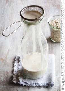 Preparing oat milk  EVGF002667