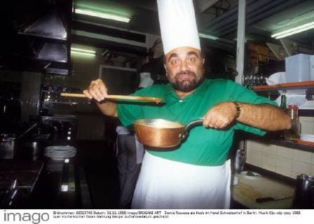 Demis Roussos als Koch im Hotel Schweizerhof in Berlin