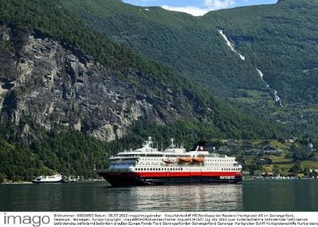 Kreuzfahrtschiff MS Nordkapp der Reederei Hurtigruten AS im Geirangerfjord, Geiranger, Norwegen, Europa Copyright: imageBROKER/GuenterxFischer iblgva04291527.jpg