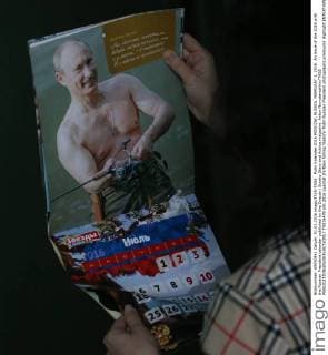 Putin Kalender 2016 MOSCOW, RUSSIA. FEBRUARY 1, 2016. An issue of the 2016 with the Russian President calendar published by the Zvezdy i Sovety Stars and Advice magazine. Anton Novoderezhkin TASS  TS016479