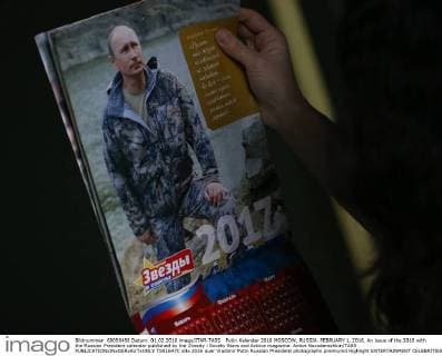 Putin Kalender 2016 MOSCOW, RUSSIA. FEBRUARY 1, 2016. An issue of the 2016 with the Russian President calendar published by the Zvezdy i Sovety Stars and Advice magazine. Anton Novoderezhkin TASS  TS01647C
