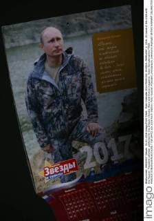 Putin Kalender 2016 MOSCOW, RUSSIA. FEBRUARY 1, 2016. An issue of the 2016 with the Russian President calendar published by the Zvezdy i Sovety Stars and Advice magazine. Anton Novoderezhkin TASS  TS01647D