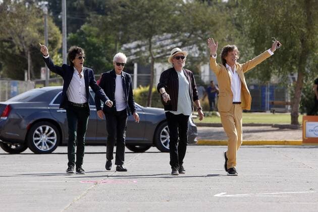 Themen der Woche Bilder des Tages - 2.2.2016 British rock stars (L-R) Ron Wood, Charlie Watts, Keith Richards and Mick Jagger from The Rolling Stones wave as they arrive at the National stadium in Santiago de Chile, Chile, 01 February 2016. The group will perform next 03 February at the capital. THE ROLLING STONES IN CHILE !ACHTUNG: NUR REDAKTIONELLE NUTZUNG!  CH02 20160201-635899657776247597