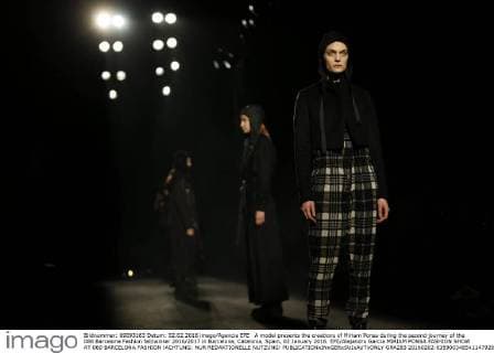 A model presents the creations of Miriam Ponsa during the second journey of the 080 Barcelona Fashion fall winter 2016 2017 in Barcelona, Catalonia, Spain, 02 January 2016. EFE Alejandro Garcia MIRIAM PONSA FASHION SHOW AT 080 BARCELONA FASHION !ACHTUNG: NUR REDAKTIONELLE NUTZUNG!  GRA283 20160202-635900348541147928