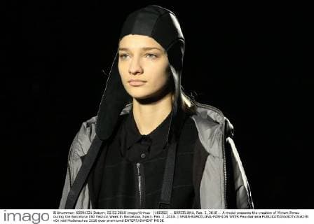 (160202) -- BARCELONA, Feb. 2, 2016 -- A model presents the creation of Miriam Ponsa during the Barcelona 080 Fashion Week in Barcelona, Spain, Feb. 2, 2016. ) SPAIN-BARCELONA-FASHION WEEK PauxBarrena 