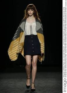 A model takes to the catwalk with a creation by Spanish label Sita Mur during the 080 Barcelona Fashion Week held in Barcelona, northeastern Spain, 02 February 2016. The 080 Barcelona Fashion runs from 01 February to 05 February 2016. 080 Barcelona Fashion Week - Sita Mur !ACHTUNG: NUR REDAKTIONELLE NUTZUNG!  20160202-635900426222016604