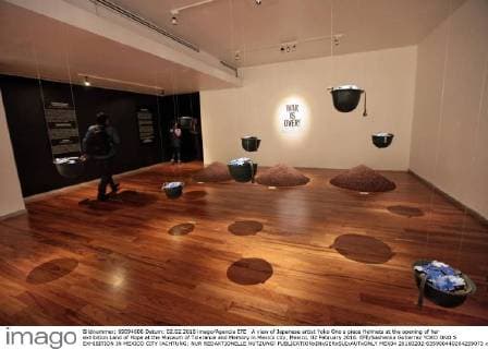 A view of Japanese artist Yoko Ono s piece Helmets at the opening of her exhibition Land of Hope at the Museum of Tolerance and Memory in Mexico city, Mexico, 02 February 2016. EFE Sashenka Gutierrez YOKO ONO S EXHIBITION IN MEXICO CITY !ACHTUNG: NUR REDAKTIONELLE NUTZUNG!  MEX04 20160202-635900440264259073