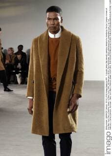 A model takes the catwalk wearing designs by Honduran Carlos Campos runway at the New York Men s Fashion Week, in New York, USA, 02 February 2016. The Fall Winter 2016 collections are presented from 1 to 4 of February. Carlos Campos -Runway - New York Men s Fashion Week !ACHTUNG: NUR REDAKTIONELLE NUTZUNG!  SHM66 20160203-635900688973051498