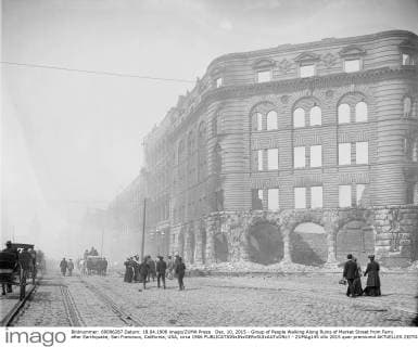 Dec. 10, 2015 - Group of People Walking Along Ruins of Market Street from Ferry after Earthquake, San Francisco, California, USA, circa 1906 - ZUMAg145