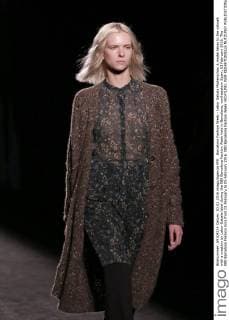 Barcelona Fashion Week - Lebor Gabala Modenschau A model takes to the catwalk with a creation by Lebor Gabala label during the 080 Barcelona Fashion Week held in Barcelona, northeastern Spain, 03 February 2016. The 080 Barcelona Fashion runs from 01 February to 05 February 2016. 080 Barcelona Fashion Week !ACHTUNG: NUR REDAKTIONELLE NUTZUNG!  20160203-635901224380508853
